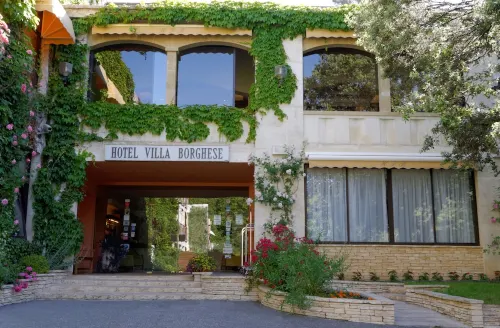 Villa Borghese, the Originals Relais Hotels in Greoux-les-Bains