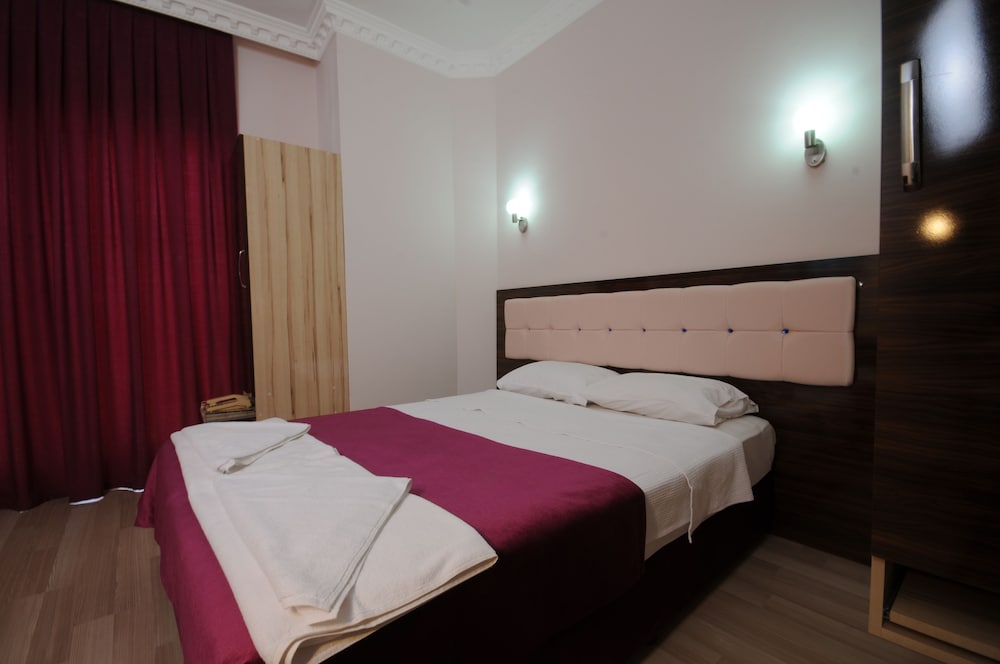 Rosy Hotel