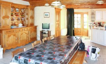 House with 3 Bedrooms in Cleyzieu, with Wonderful Mountain View and Fu