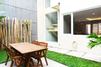 Butternut Tree Townhomes Hotel dekat Pasar Minggu Ds. Tanimulya