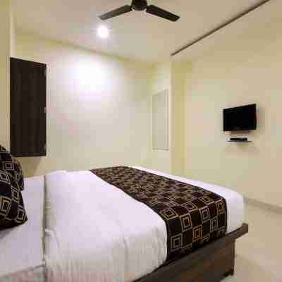 OYO 10507 Hotel Platinum Rooms