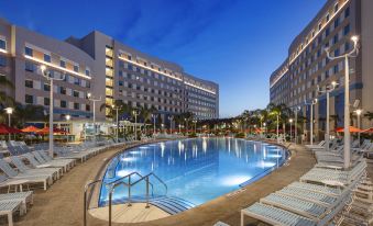 Universal’s Endless Summer Resort – Surfside Inn and Suites