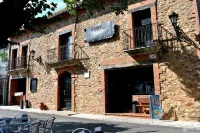 Hotel Villa de Berzocana فنادق في Guadalupe