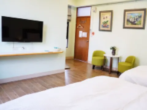 Pottery Flower B&B Hotels near Jiji Station