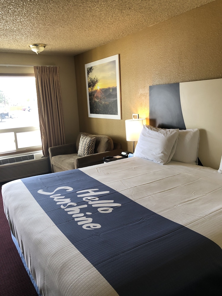 Days Inn by Wyndham Bend