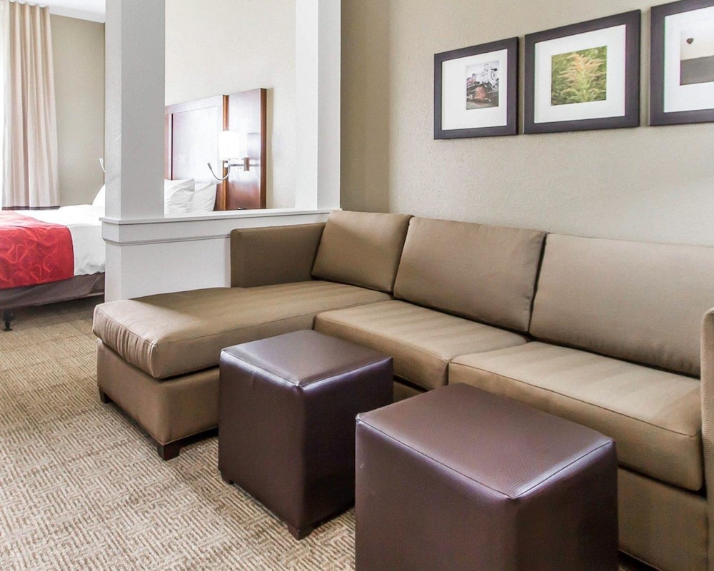 Comfort Suites West Omaha