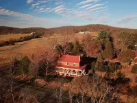 The Crossroads Inn Hotels in Esmont