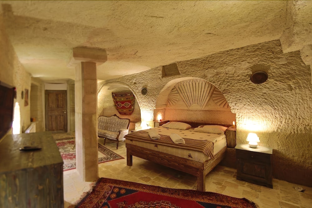 Kayatas Cave Suites