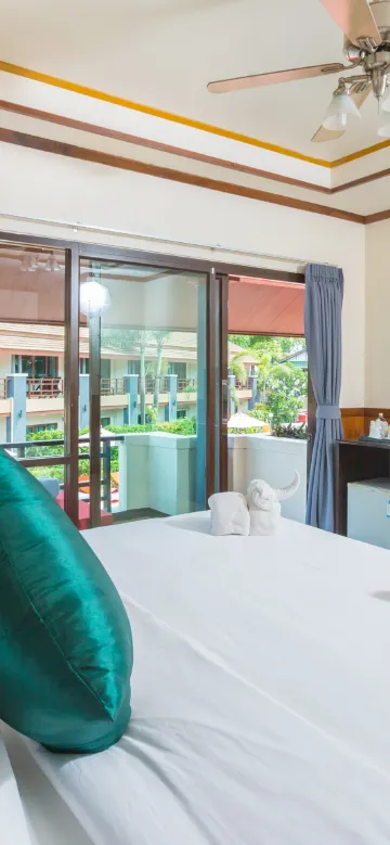 ห้องดีลักซ์ พร้อมวิวสระว่ายน้ำ