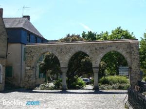 Logis LouisBlanc, Muraille Romaine, Lit Queen-Size, Centre Ville