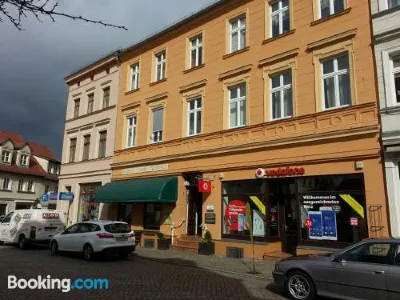 Ferienwohnung Auf der Stadtinsel Hotel dekat Havelberg, Monument Tsar and King