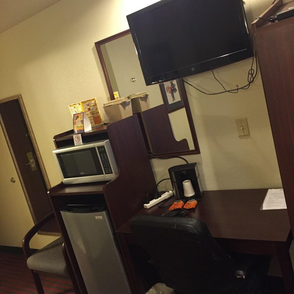 Toledo BridgePointe Inn & Suites by Hollywood Casino, Downtown, Owens College