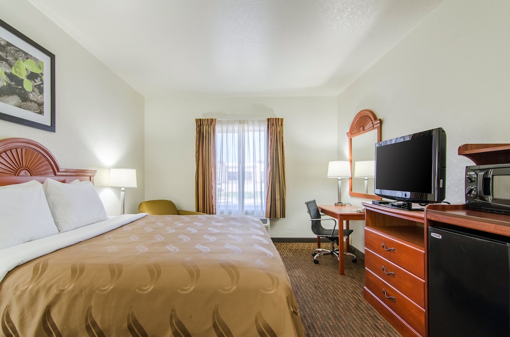 Quality Inn Junction City - Near Fort Riley