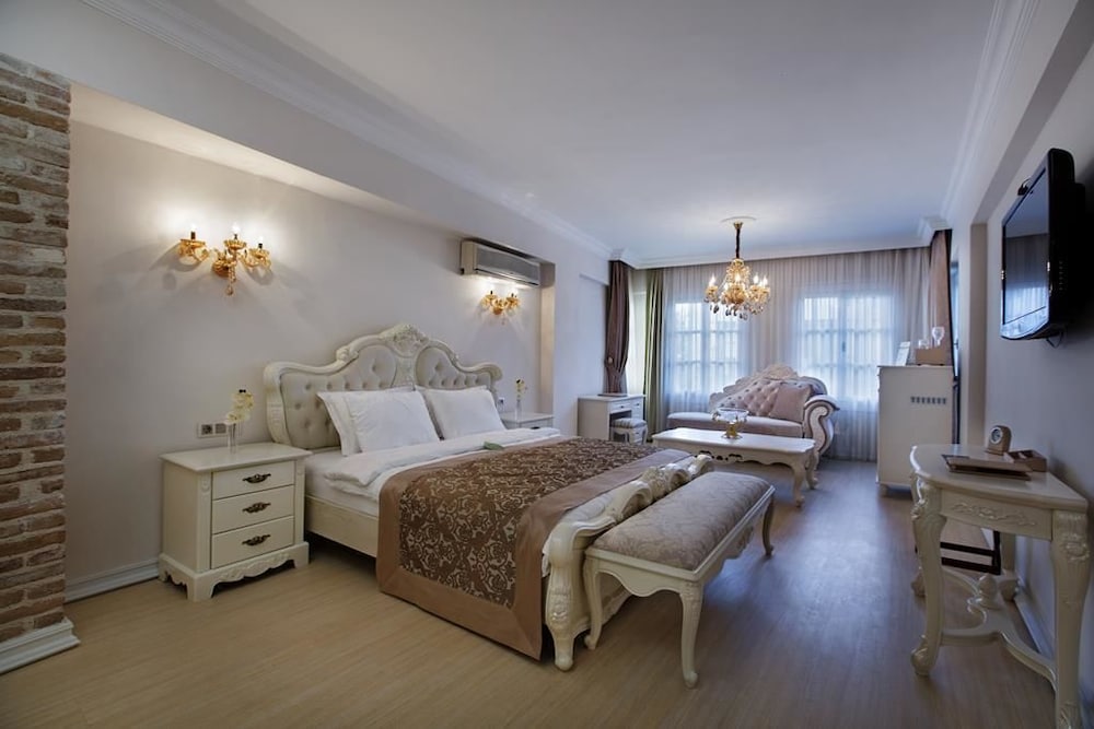 Lavin Suites Hotel