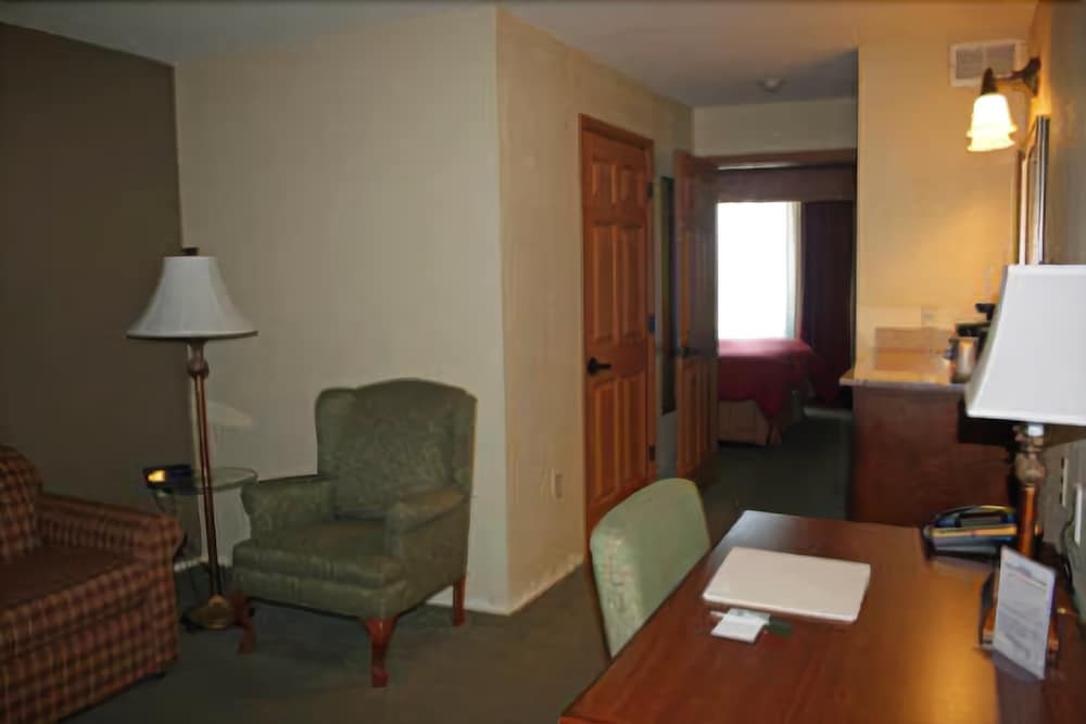 Country Inn & Suites by Radisson, Youngstown West, Oh