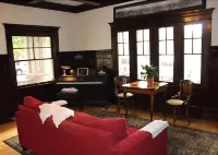 Lady Geneva Bed & Breakfast Các khách sạn ở Medford
