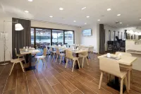 Kyriad Prestige Pau - ZÉNITH - Palais des Sports - breakfast