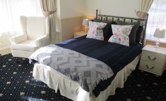 Crown Lodge - Housity