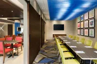 Holiday Inn Express & Suites Detroit North - Roseville Các khách sạn ở Roseville