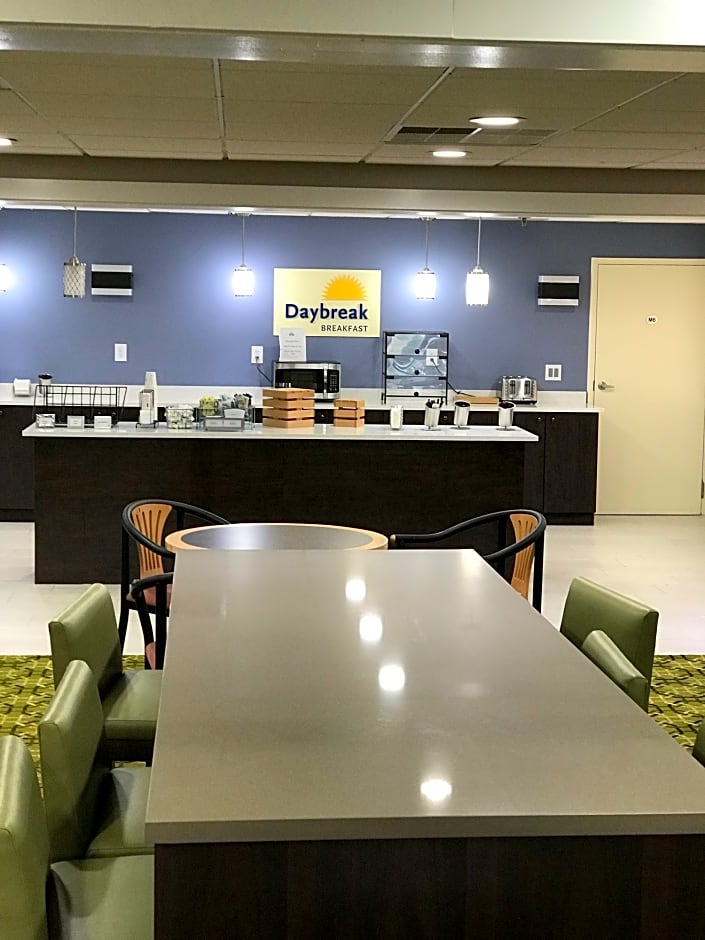 Days Inn & Suites by Wyndham Rochester Hills MI