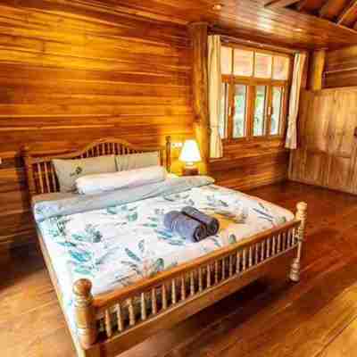 Chiang Mai Thai wood garden villa Rooms