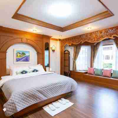 Townside luxury villa with swimming pool in the center of Chiang Mai Rooms