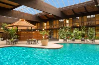 M Hotel Buffalo Отели в г. Чиктовага