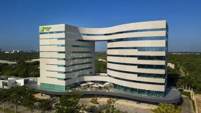 Holiday Inn & Suites Merida la Isla Hotels in Chicxulub