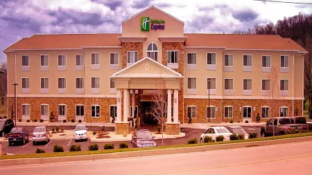 Holiday Inn Express & Suites Belle Vernon