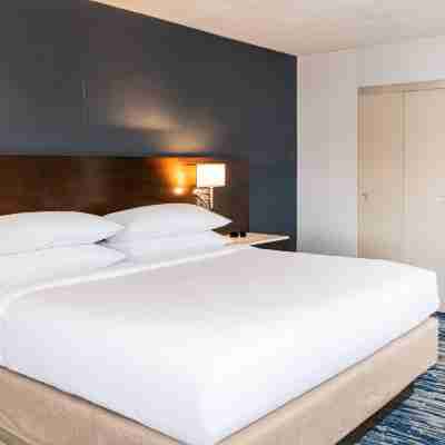 Delta Hotels Detroit Metro Airport Rooms