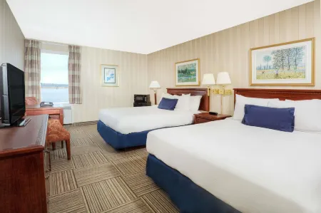 Travelodge by Wyndham Miramichi New Brunswick Отели рядом с достопримечательностью «Квин Элизабет Парк»