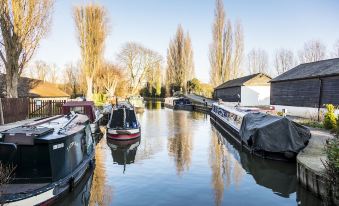 Roydon Marina Village Hotel