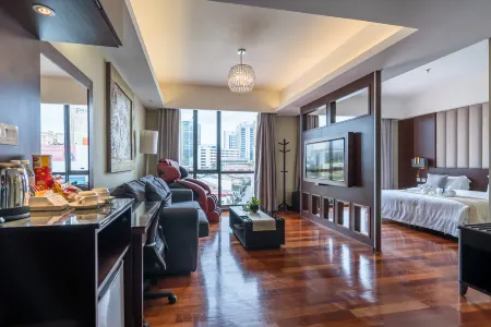 Meritin Hotel Отели рядом с достопримечательностью «Square Tower»