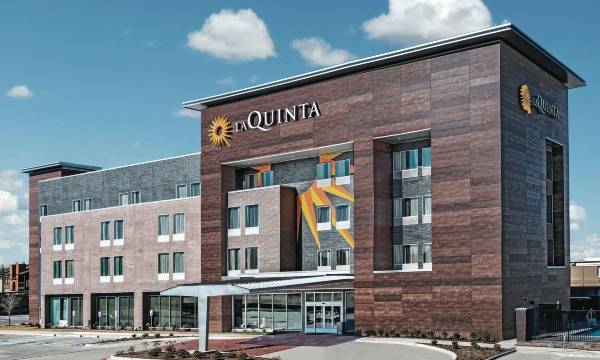 La Quinta Inn & Suites by Wyndham Dallas Grand Prairie North