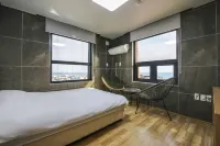 Seogwipo Shinsegye Hotel Отели рядом с достопримечательностью «Lee Jung-Seob's Art Street»