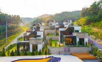 Yangpyeong Elmorro Pool Villa