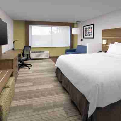 Holiday Inn Express Pensacola Downtown Rooms
