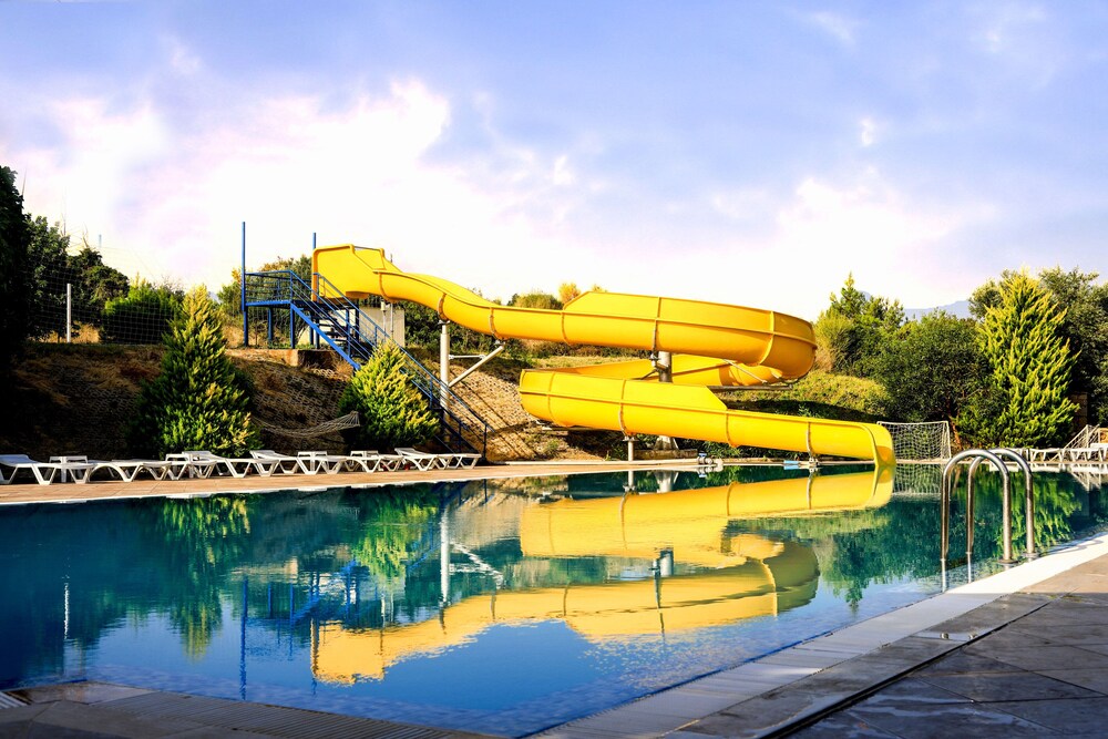 Akay Garden Family Club