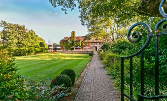 Closed Deans Place Country Hotel