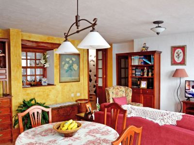 a dining room with a table surrounded by chairs , a round dining table with chairs , and a bookshelf at Titi Titi Photo