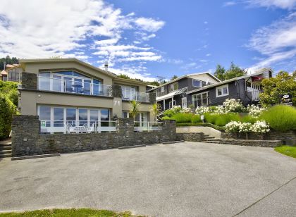 Queenstown House Bed & Breakfast and Apartments