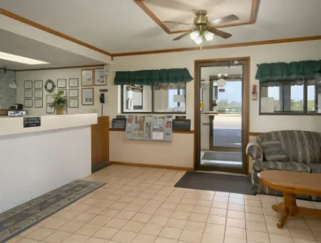 Super 8 by Wyndham Dixon Отели в г. Рок Фолс