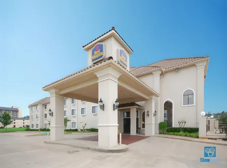 Best Western Plus Southpark Inn  Suites Отели рядом с достопримечательностью «GED Testing Service»