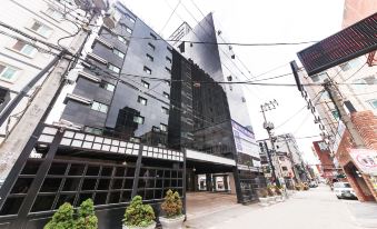 Osan Honors Hotel - Housity