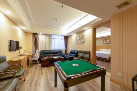 Vienna Hotel (Shenzhen East Railway Station Buji Old Street)