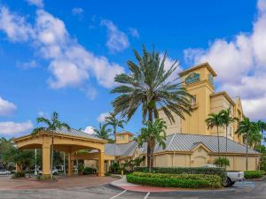 La Quinta Inn & Suites by Wyndham Miami Airport West