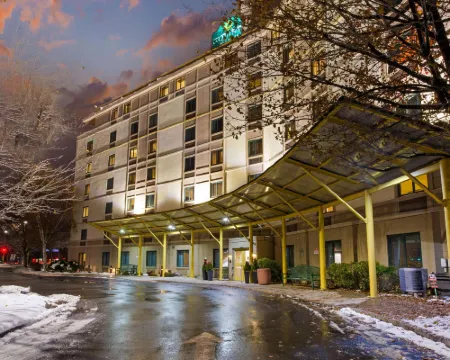 La Quinta by Wyndham Boston Somerville ボストンのホテル