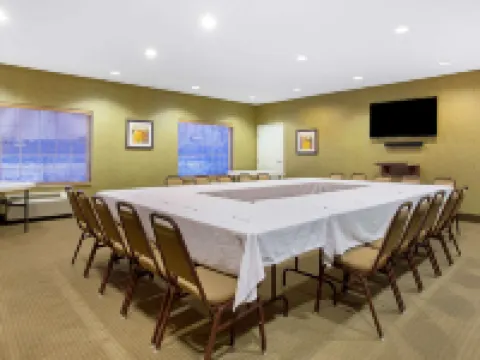 La Quinta Inn & Suites by Wyndham Dickinson Hotels in Dickinson