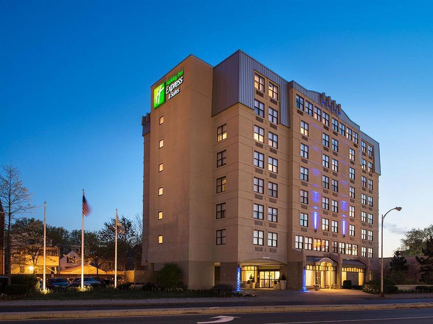 Holiday Inn Express & Suites Cambridge, an Ihg Hotel