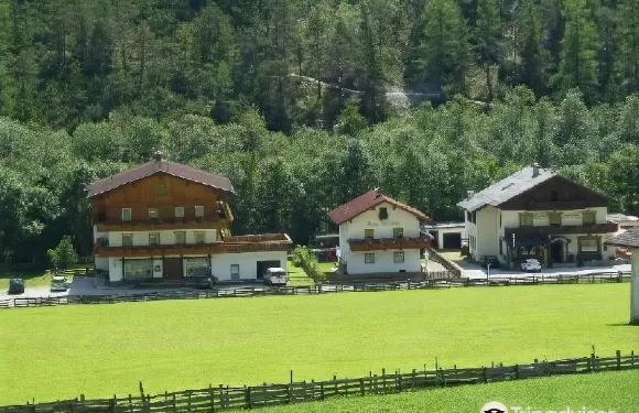 阿爾卑羅斯旅館及G尼娜膳食公寓